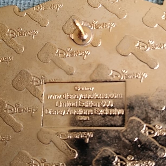 MICKEY'S WILD WEST SHOW PIN - Picture 5 of 6